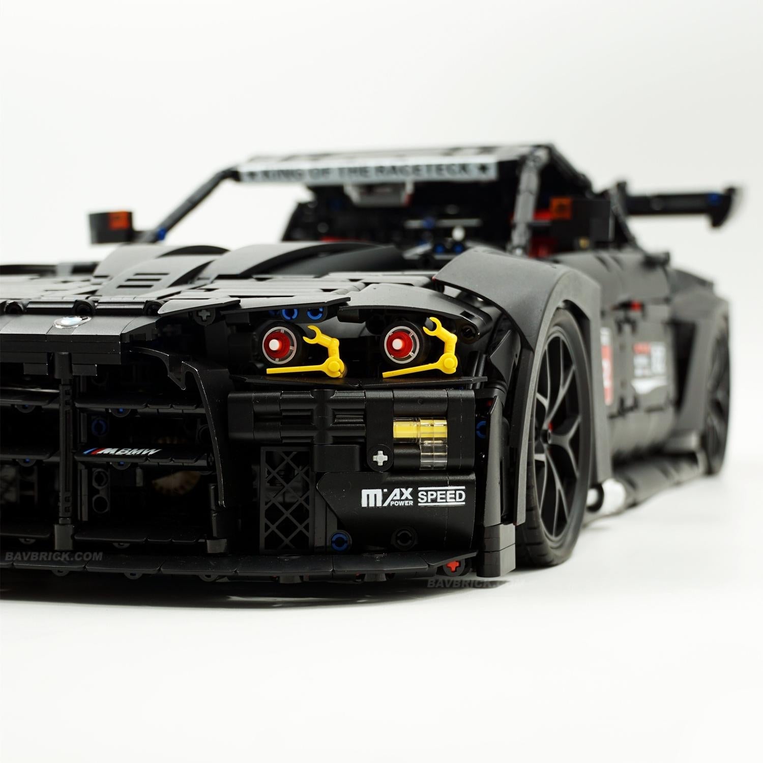 1:8 BMW M4 GT3 Yapı Seti: Detaylı Simülasyon, Koleksiyonluk Yarış Arabası (4556 Parça)