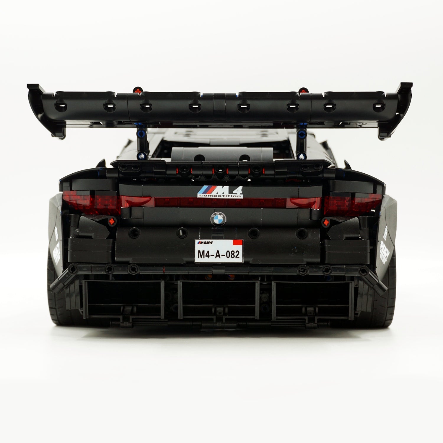 1:8 BMW M4 GT3 Yapı Seti: Detaylı Simülasyon, Koleksiyonluk Yarış Arabası (4556 Parça)