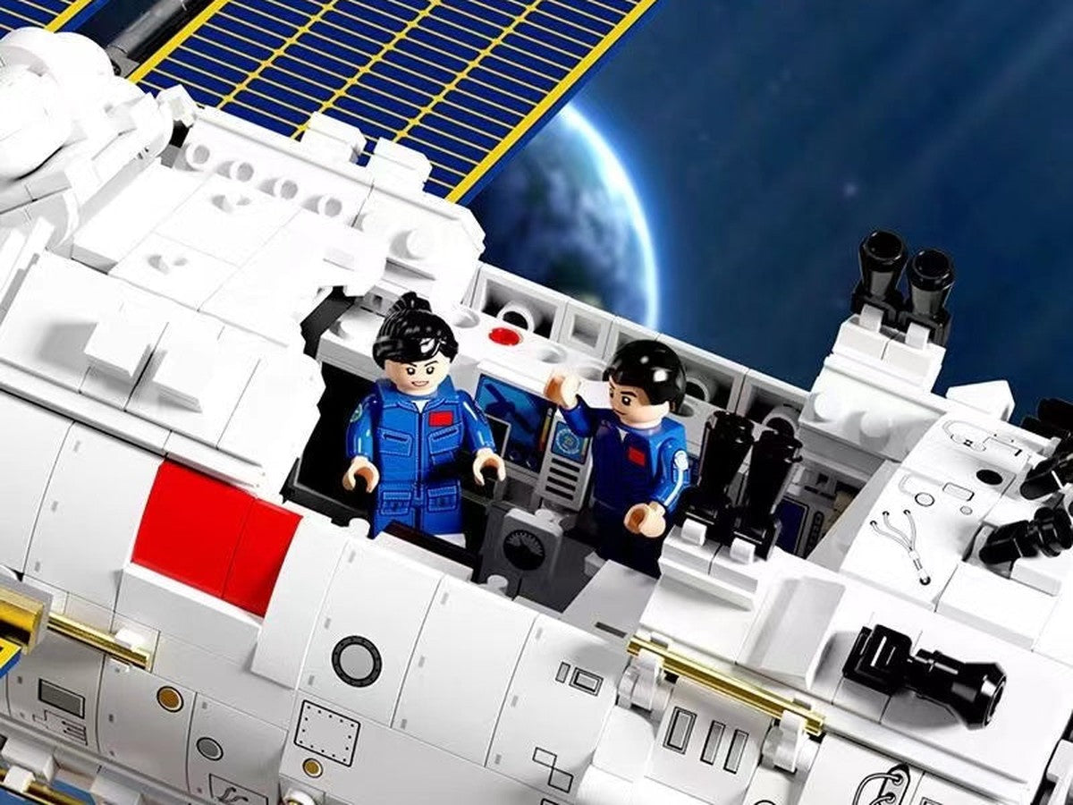 Two astronaut minifigures in the open cabin of the space station