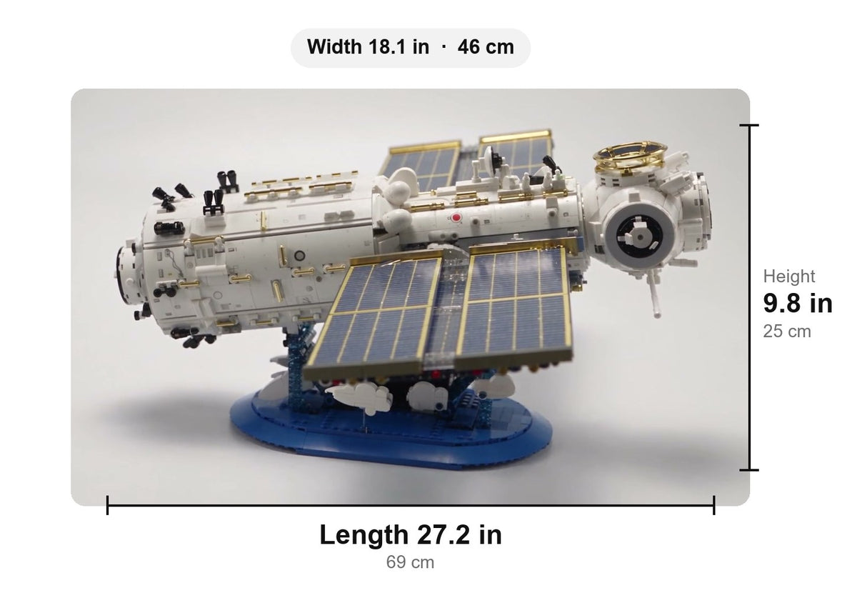 Space station model, 27.2 in (69 cm) long, 9.8 in (25 cm) tall, 18.1 in (46 cm) wide